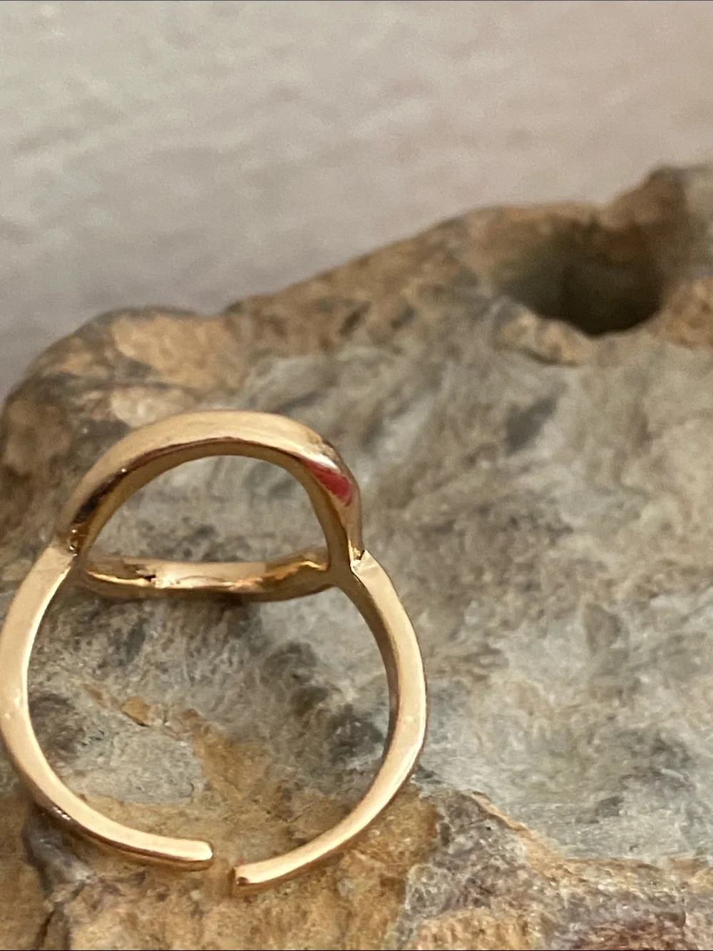 5/$10❤️❤️❤️NEW Delicate Open Oval Gold Tone Zinc Alloy Ring